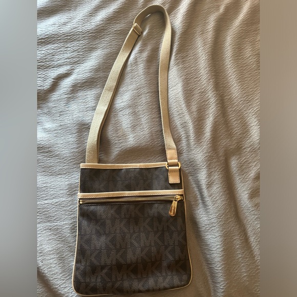 Michael Kors Crossbody | Adjustable strap - Picture 1 of 5